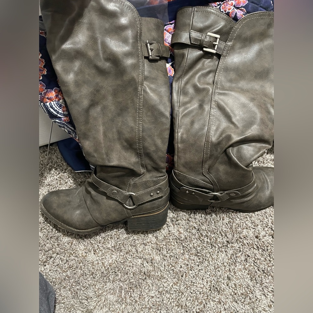Gray boots size 9